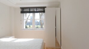 Apartament | 2 dormitoris, planxa i posts de planxar, wifi gratuïta i roba de llit 