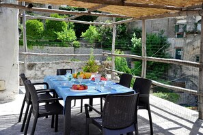 Outdoor dining - Casa Pergamena, con terrazza e nel Centro storico di Amalfi (Amalfi)