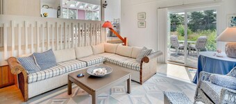Waterfront 2 BR cottage on 1 acre private lot walking distance to beaches!