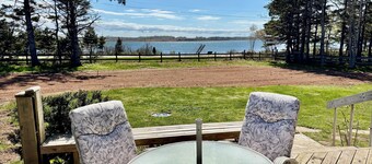 Waterfront 2 BR cottage on 1 acre private lot walking distance to beaches!