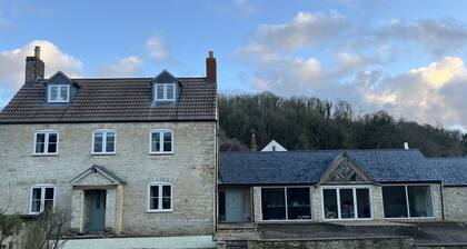 Luxury farmhouse in secluded Cotswold valley