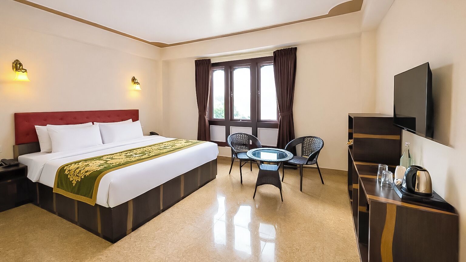 Rom – deluxe | 1 soverom, skrivebord, blendingsgardiner og lydisolert