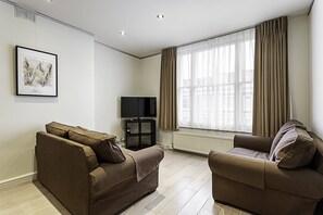 Basic Apartment | Interior - Cosy Kensington Two Bedroom Flat (London)