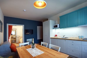Full-size fridge, microwave, stovetop, electric kettle - Apartmány Adam (Jachymov)