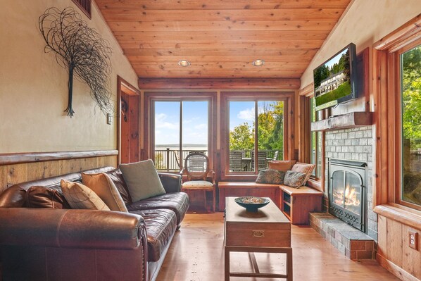 Smart TV, DVD player, stereo