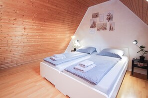3 bedrooms, desk, free WiFi, bed sheets
