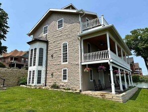 Exterior - Beauty on the Bluff (Dubuque)