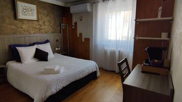 Standard Double Room | Desk, soundproofing, free WiFi, bed sheets
