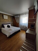 Standard Double Room | Desk, soundproofing, free WiFi, bed sheets