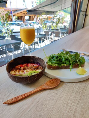 Spécialités Cuisine locale et internationale