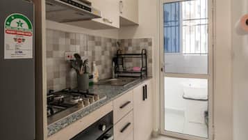 Fridge, microwave, oven, stovetop