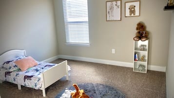 3 bedrooms, free WiFi, bed sheets