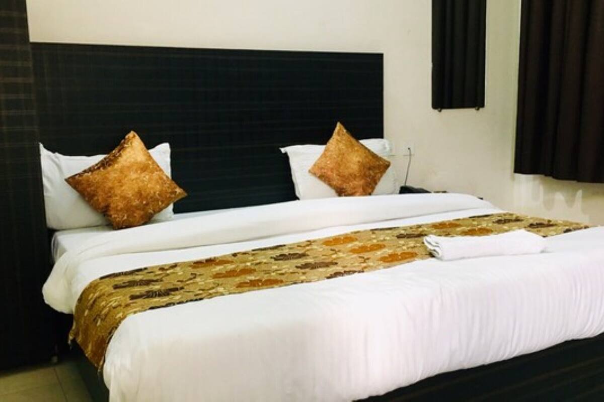 Escritorio y ropa de cama 