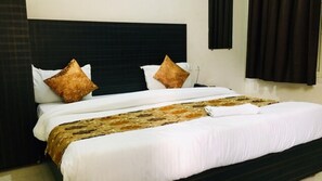 Premium Double Room, City View | Desk, bed sheets
