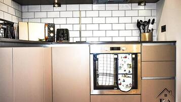Apartment | Private kitchen | Fridge, microwave, oven, stovetop