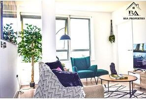 Apartment | Interior - Modern 2 Bed 2 Bath Bracknell With Free Parking (Bracknell)