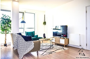 Apartment | Living area | TV - Modern 2 Bed 2 Bath Bracknell With Free Parking (Bracknell)