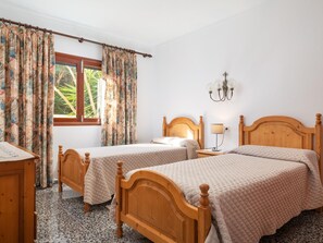 4 Schlafzimmer, Bügeleisen/Bügelbrett, Internetzugang, Bettwäsche