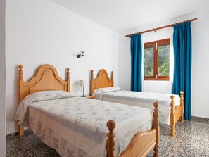 4 dormitorios, tabla de planchar con plancha, Internet y ropa de cama