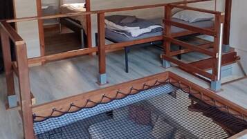 1 chambre, bureau, fer et planche Ă repasser, lit parapluie