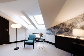 經典雙人房 | 房內夾萬、書桌、手提電腦工作空間、遮光窗簾/窗簾