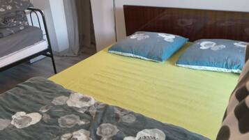 3 slaapkamers, een strijkplank/strijkijzer, wifi, beddengoed