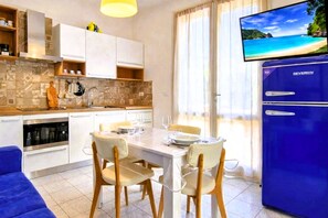Micro-ondes, four, plaque de cuisson, lave-vaisselle