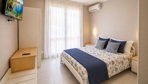 1 habitación, tabla de planchar con plancha, wifi gratis y ropa de cama