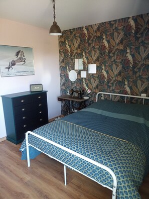 3 quartos, ferros/tábuas de passar roupa, Wi-Fi, roupa de cama