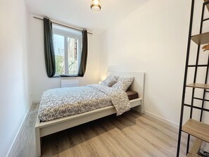 2 bedrooms, iron/ironing board, WiFi, bed sheets