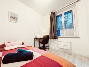 2 chambres, fer et planche à repasser, Wi-Fi, draps fournis