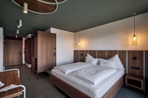 Suite de diseñador, 1 cama King size, balcón | Ropa de cama hipoalergénica y minibar 
