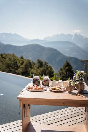 Salas de tratamientos para parejas, sauna, bañera de hidromasaje 