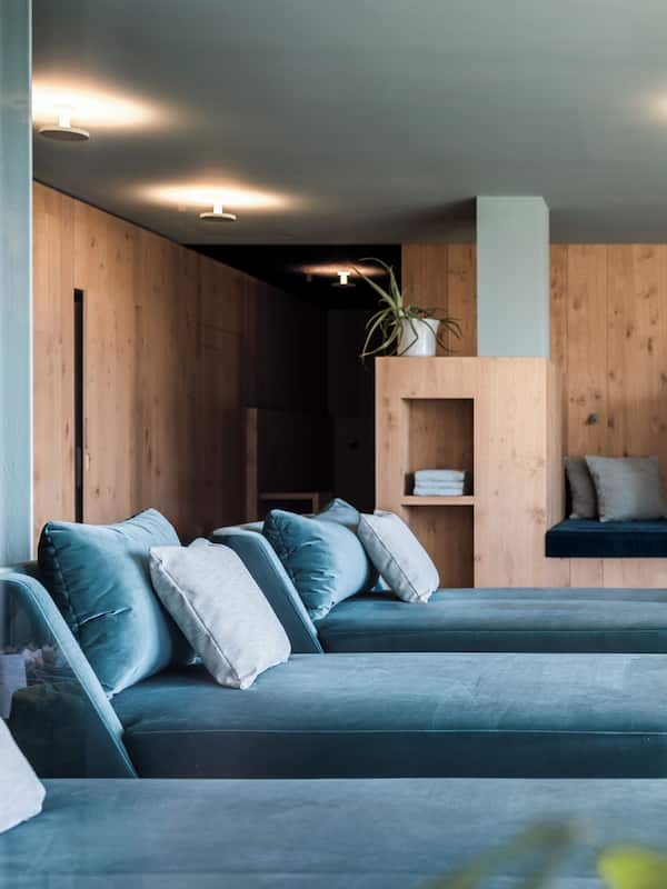 Couples treatment room(s), sauna, hot tub, steam room