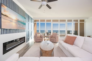 Condo, 2 habitaciones | Área de sala de estar