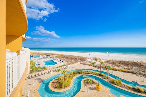 Condo, 2 habitaciones | Alberca | Alberca techada y alberca al aire libre