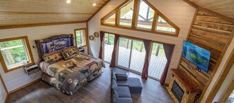Treehouse overlooking Oklahoma Scenic Waterway Flintcreek.