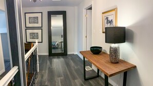 A hallway with a wooden bench, a black bowl, and a textured lamp. - Beautiful farmhouse with horses, pet friendly & close to Prince Edward County. (Brighton)