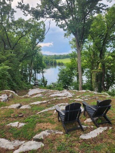 Knoxville and Smoky Mtn Riverside Retreat on the Holston with a beautiful view