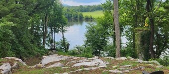 Knoxville and Smoky Mtn Riverside Retreat on the Holston with a beautiful view