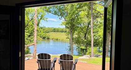 Knoxville and Smoky Mtn Riverside Retreat on the Holston with a beautiful view