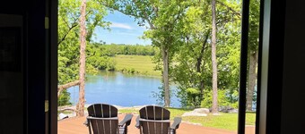Knoxville and Smoky Mtn Riverside Retreat on the Holston with a beautiful view
