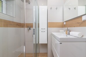 Shower, free toiletries, towels, soap