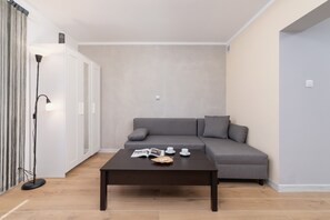 Apartment, 1 Bedroom, Terrace, Beachside | Living room