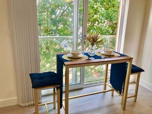 Dining - Long Stay Cozy Studio | Sleeps 2 (Hemel Hempstead)