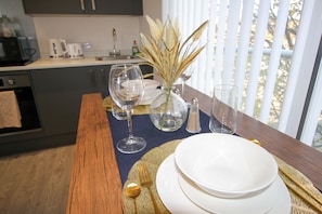Fridge, oven - Long Stay Cozy Studio | Sleeps 2 (Hemel Hempstead)