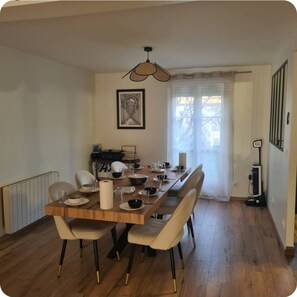 Dining - Maison 120m2 Proche de Toute Commodités. Avec Jardin et Salle de Sport !! (Montigny-lès-Cormeilles)