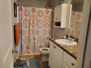 Handdukar, tvål och toalettpapper