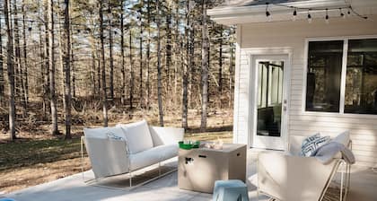 Prinsen Retreat ~ Secluded, Hot Tub, Walk to Water in Ellison Bay