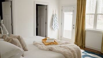 3 bedrooms, desk, iron/ironing board, travel cot